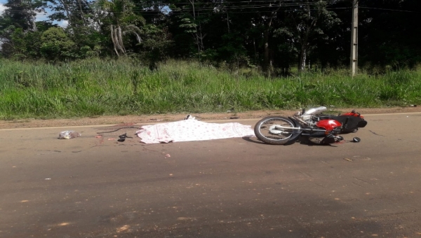 Motociclista é esmagado por carreta na BR-317 próximo a ZPE, no Quinari